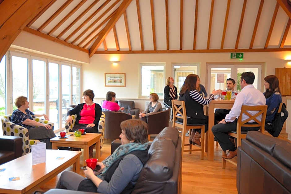 Neuadd Henllan Lodge