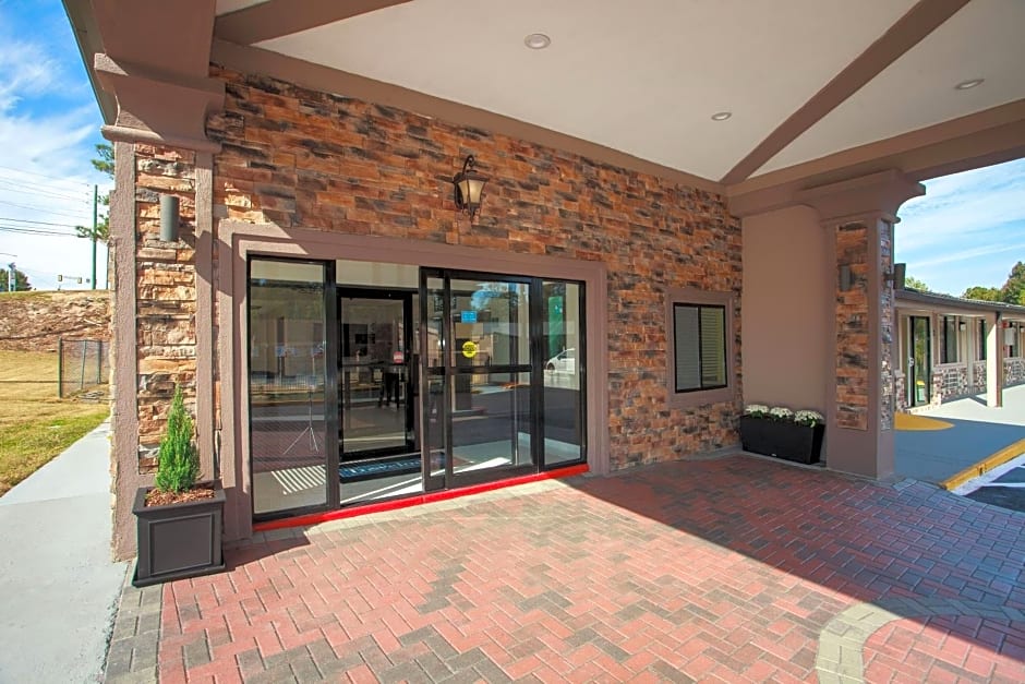 Travelodge by Wyndham Macon West