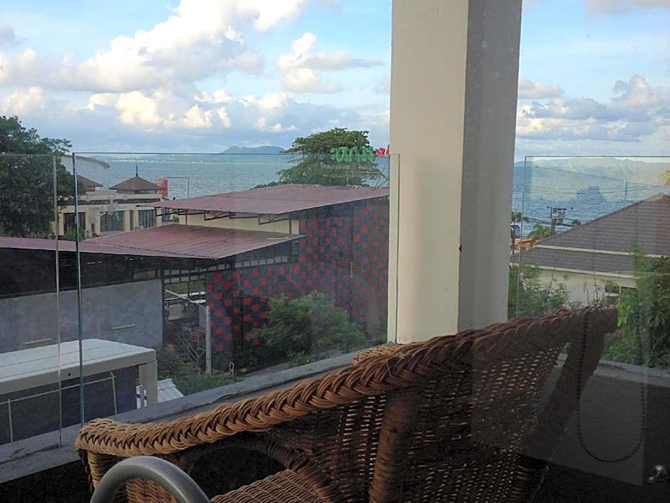 5ive Beach House Hotel