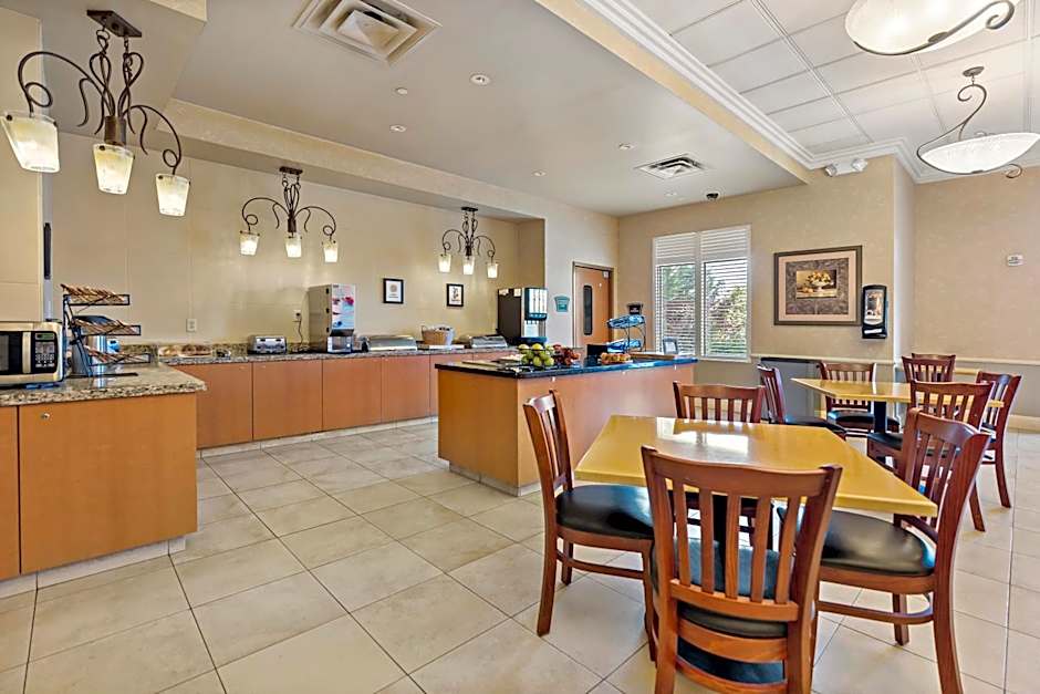 The Inn at Charles Town / Hollywood Casino