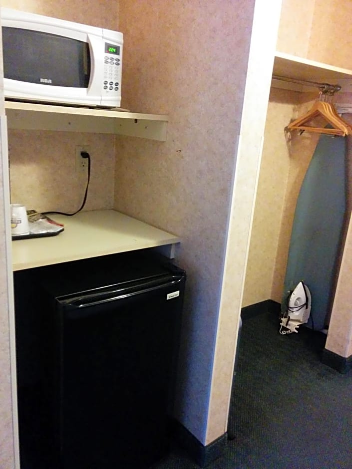 Days Inn by Wyndham Toronto East Lakeview