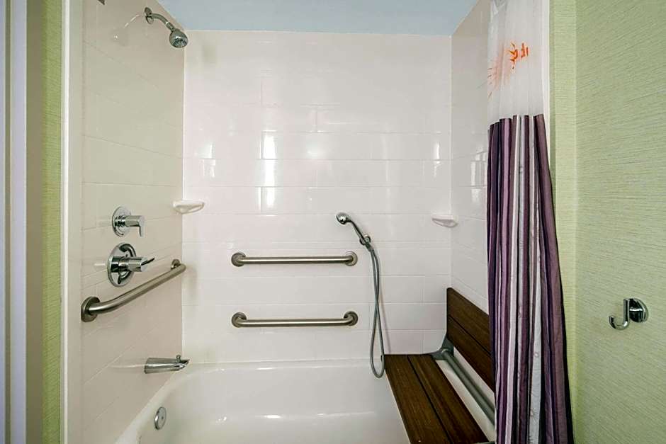 La Quinta Inn & Suites by Wyndham Orange County - Santa Ana