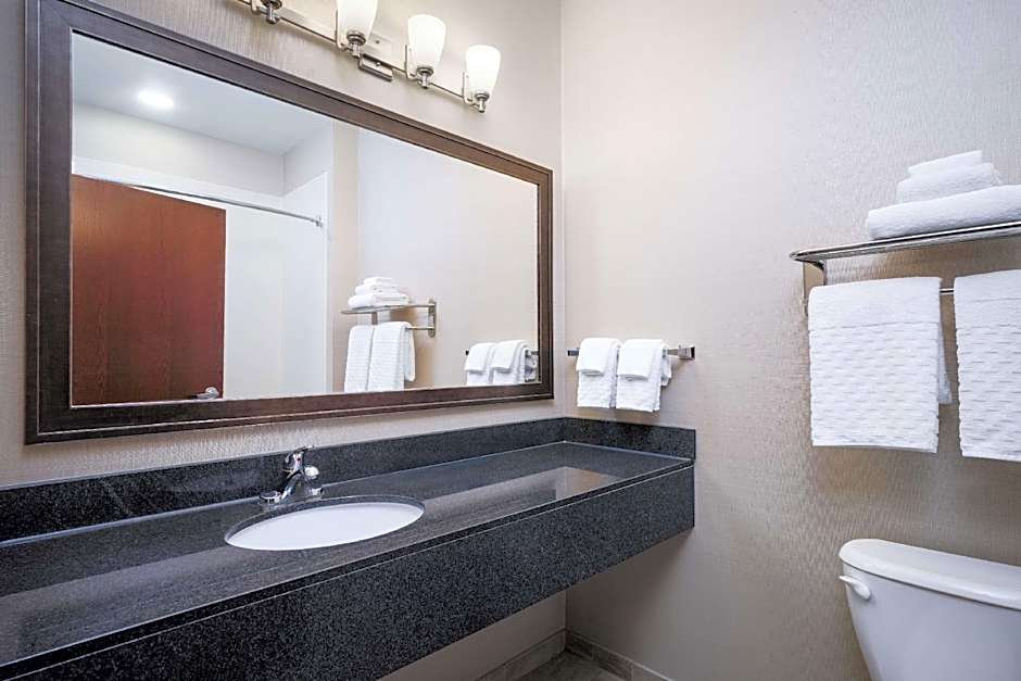 Green Mill Village Hotel & Suites, BW Signature Collection