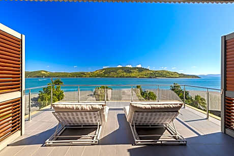 Yacht Club Villas on Hamilton Island by HIHA