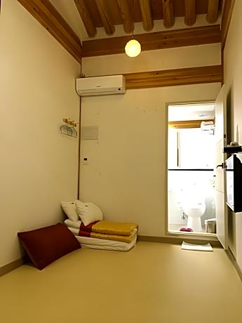 Korean Ondol Room