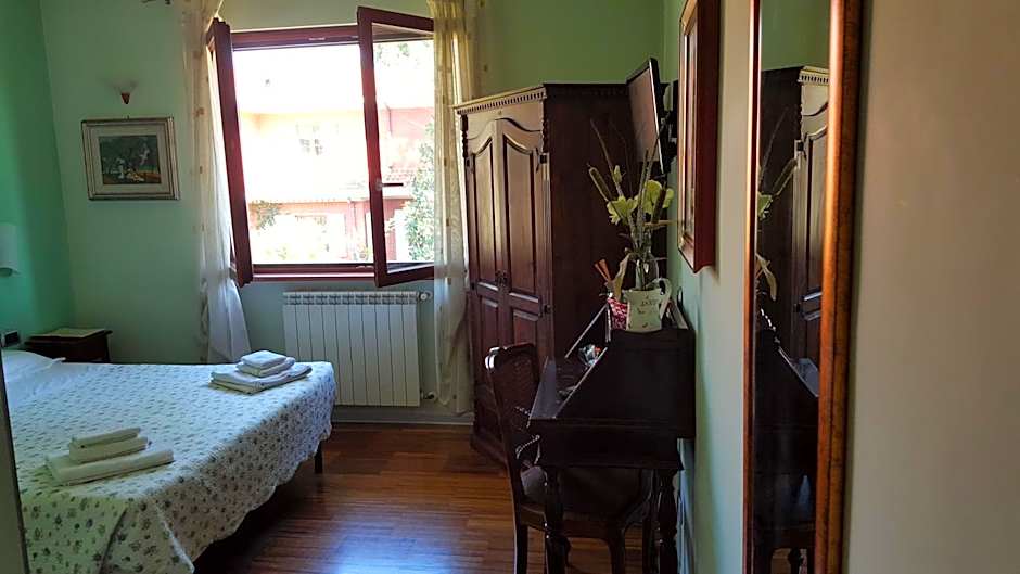 Aurelia Garden Gold B&B