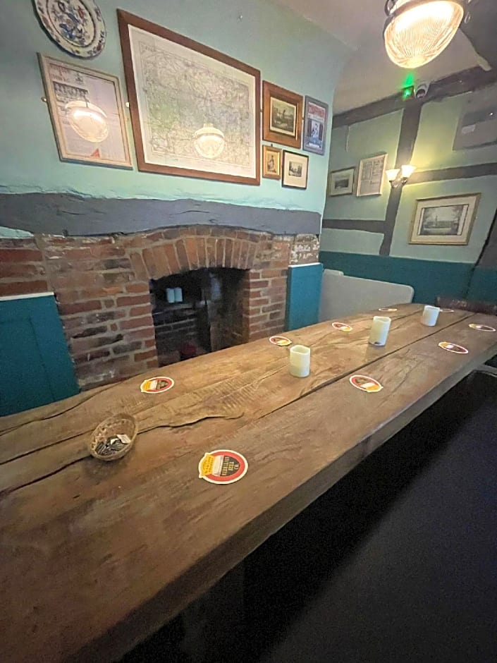 The Crown And Cushion