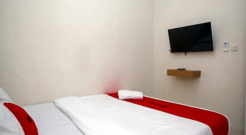 RedDoorz Syariah near Universitas Mercu Buana Kampus 2 Yogyakarta