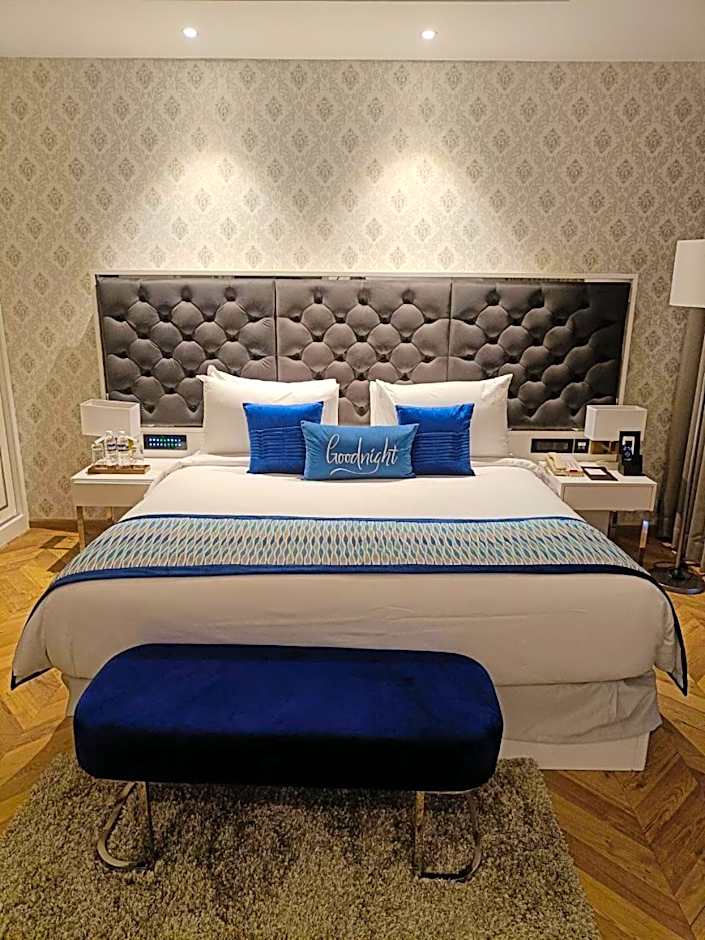 Amanora The Fern Hotels & Club