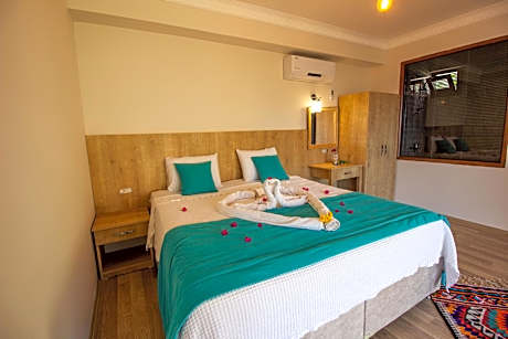 Double Room with Balcony and Sea View