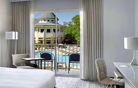 Superior Room, 1 King Bed, Pool View