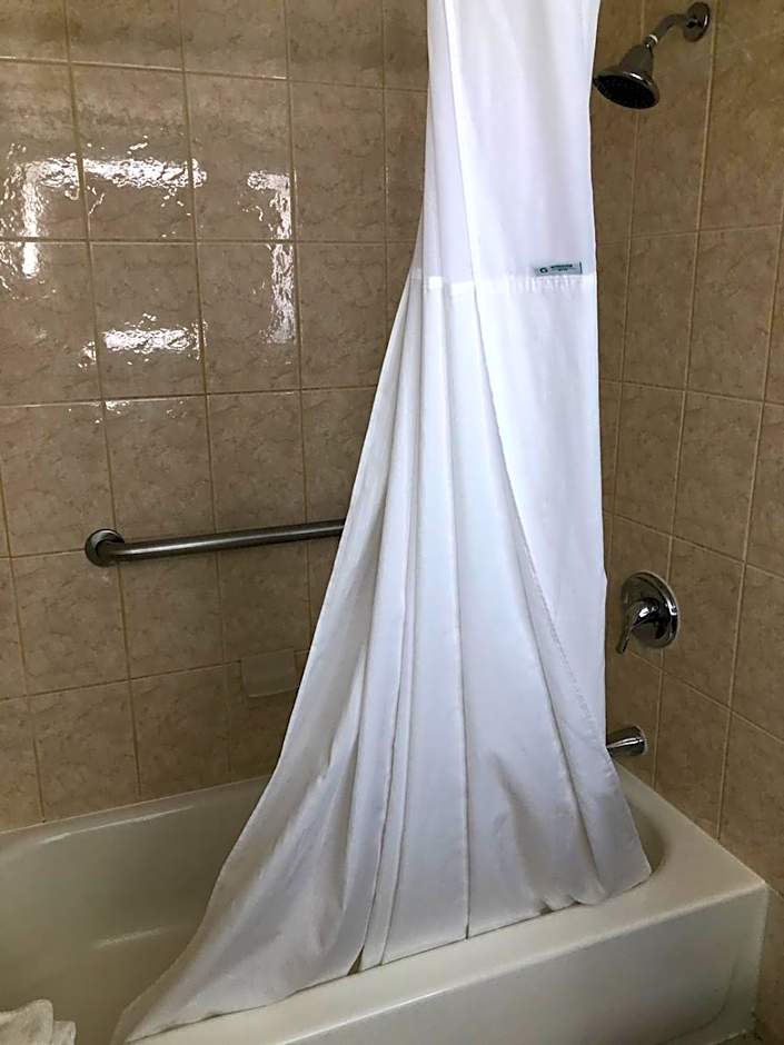 Howard Johnson by Wyndham Winter Haven FL