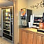 Howard Johnson by Wyndham Romulus Detroit Metro Airport