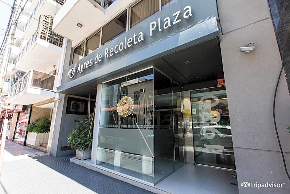 Recoleta Plaza by Ayres