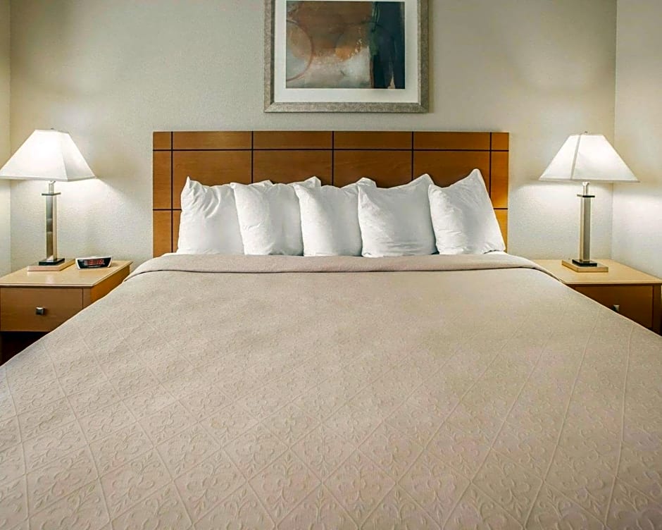 Quality Inn near I-72 and Hwy 51