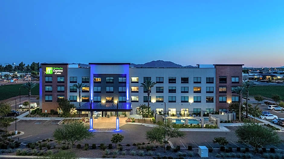 Holiday Inn Express and Suites Gilbert Mesa Gateway Airport By IHG