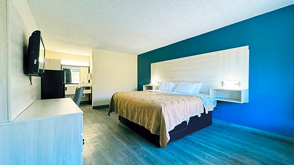 Quality Inn & Suites McDonough South I-75