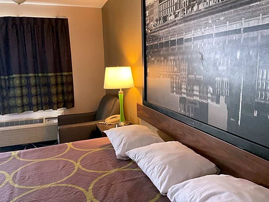 Super 8 by Wyndham Chattanooga/East Ridge