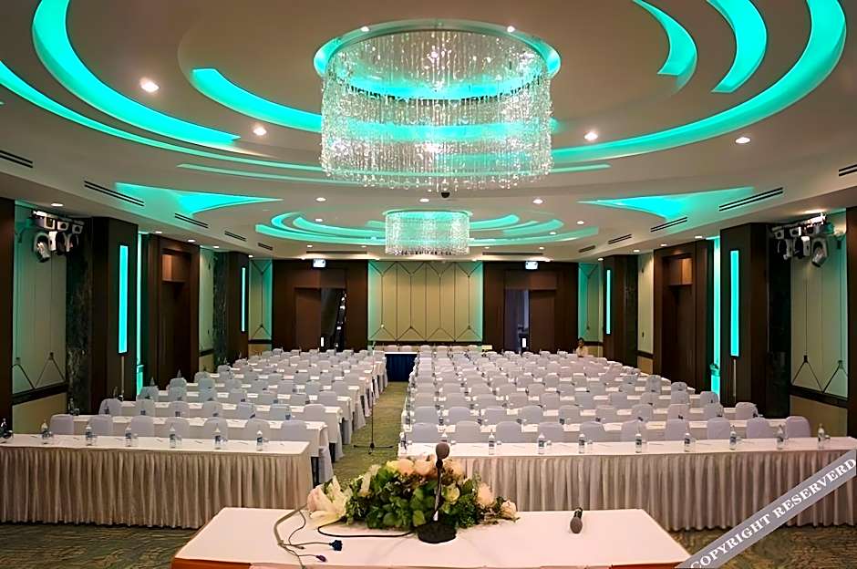 Lee Gardens Plaza Hotel (SHA Extra Plus)