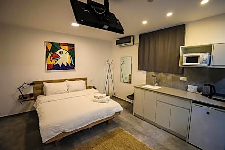 Studio Apartment with Jacuzzi