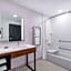 La Quinta by Wyndham Chelsea Birmingham