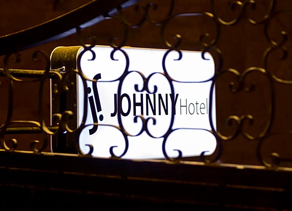 Johnny Hotel – Jerusalem, CA