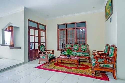 OYO 3004 Penginapan Bromo Adi