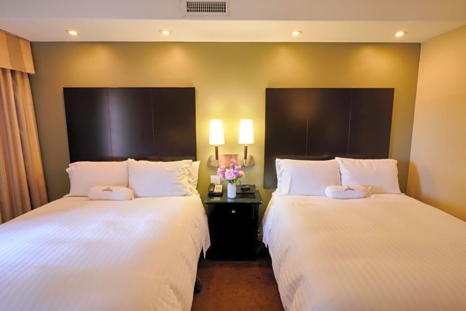 La Bellasera Hotel & Suites