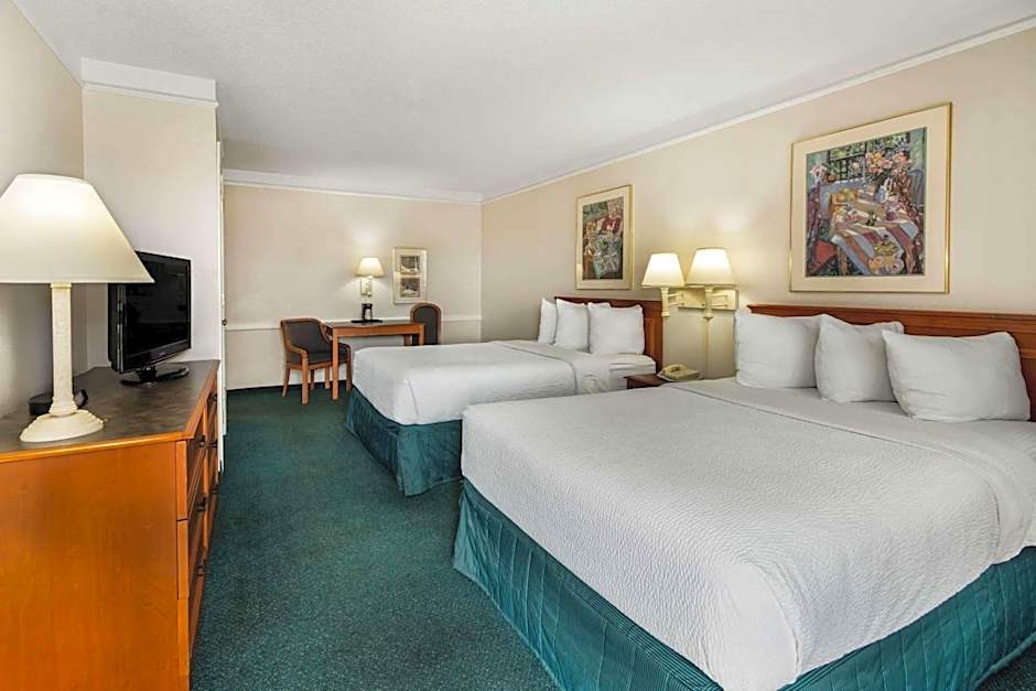 La Quinta Inn & Suites by Wyndham Albuquerque Northeast