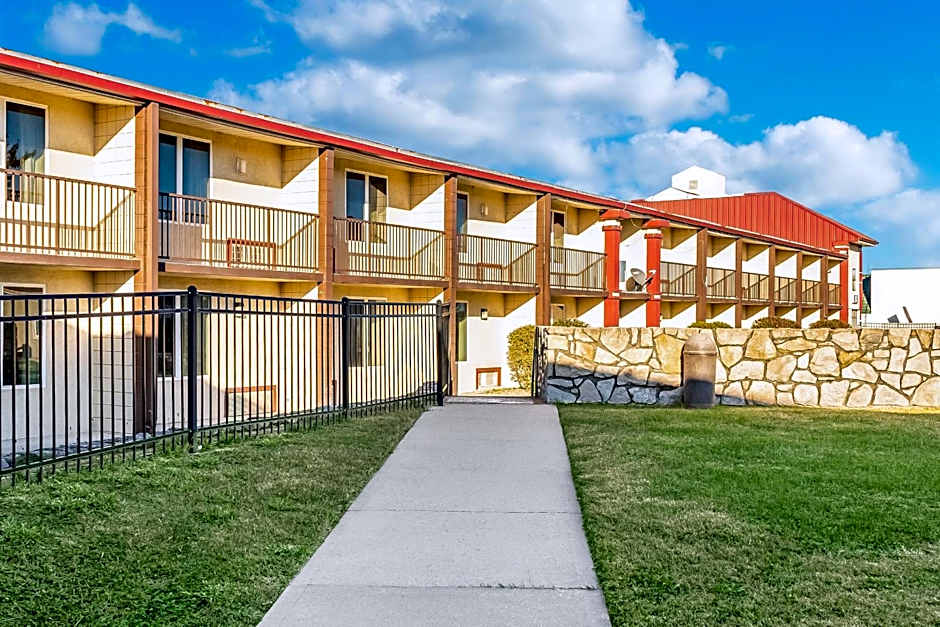 Countryside Suites Kansas City Independence I-70 East Sports Complex Hotel