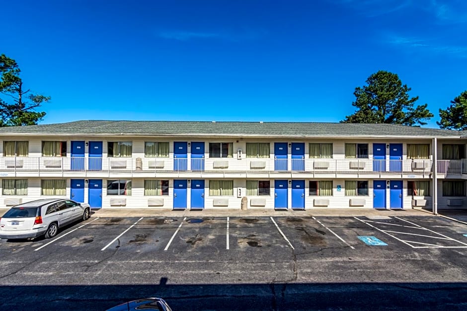 Motel 6-Lumberton, NC