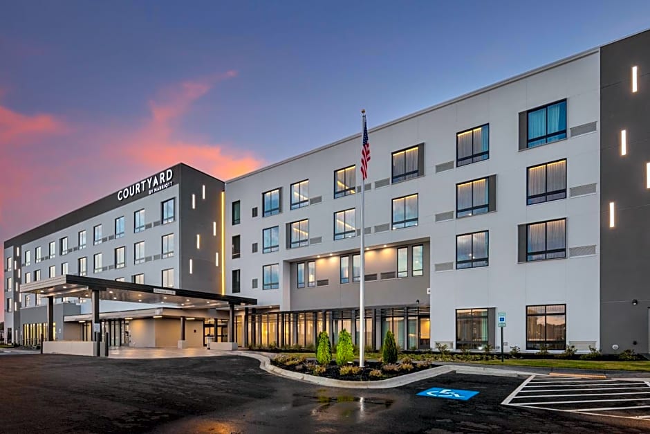 Courtyard by Marriott Conway