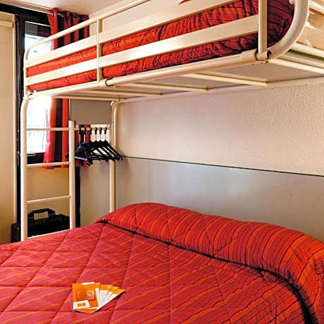 Triple Room (1 Double Bed + 1 Single Bed)