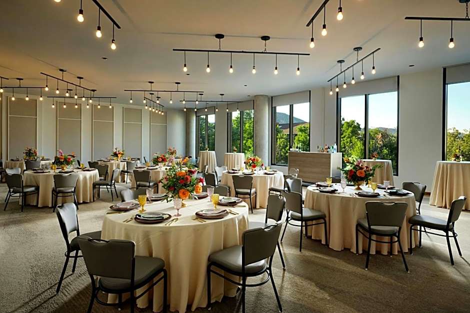 Moxy Boulder University