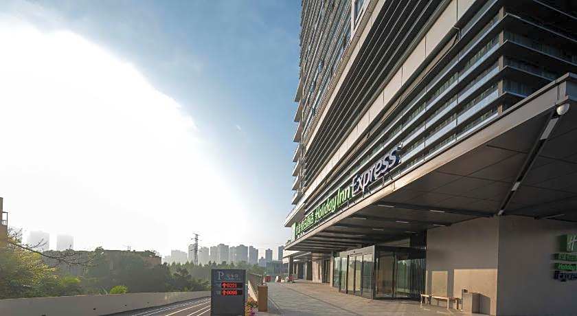 Holiday Inn Express Chongqing Caiyun Lake By IHG