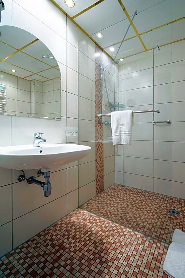 SkyHotelGwarna
