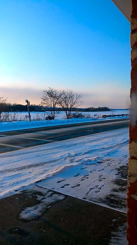 The Burlington Hotel & Bar - Alma WI