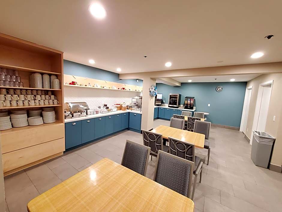 Country Inn & Suites by Radisson, Monterey Beachfront-Marina, CA