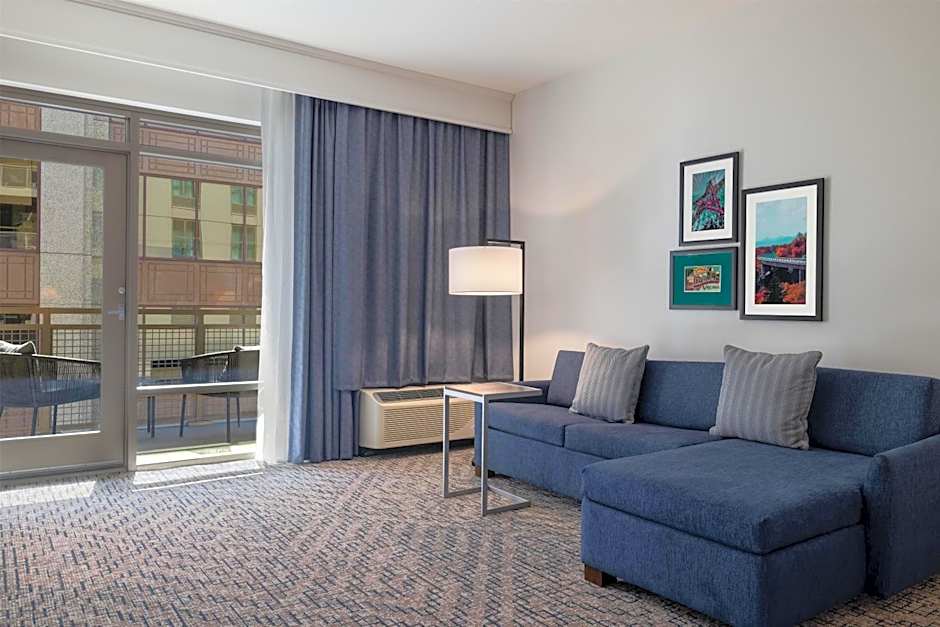 Hampton Inn & Suites Roanoke Downtown