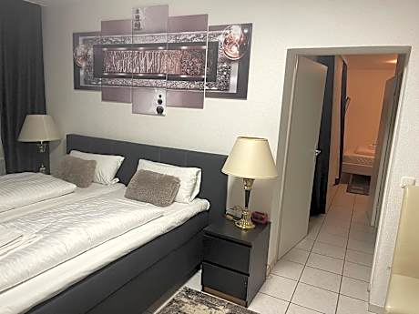 Family Room (2 Adults + 2 Children)