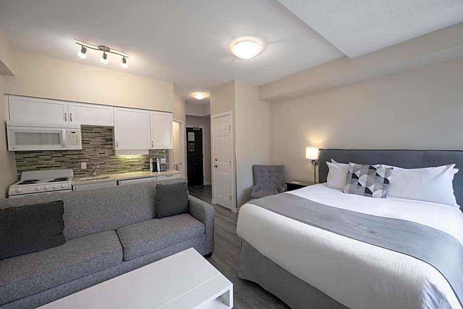 Alpenglow Lodge Sunny Studio with Sitting Area by MVA