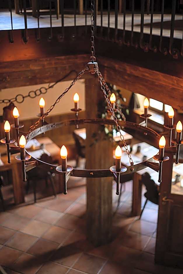 Peanut Medieval Lodge