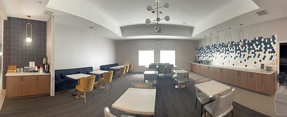 La Quinta Inn & Suites by Wyndham Decatur