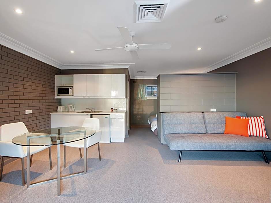 Dutchies Motel Nelson Bay & Dutchmans Beach Apartments