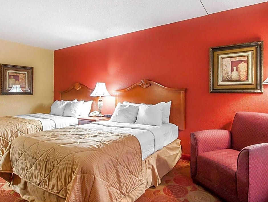 Clarion Inn & Suites University Center
