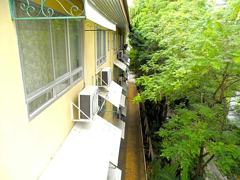 Studio Suite by Royal Ivory Nana