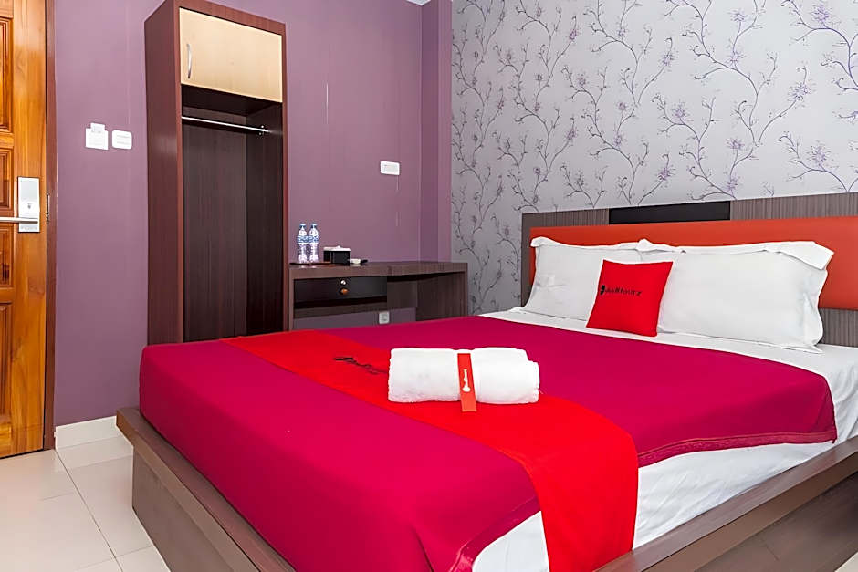 RedDoorz Plus @ Paal 2 Manado
