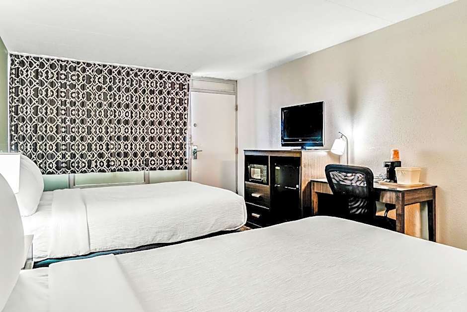 Photo 1 of 6 of 2 Double Beds