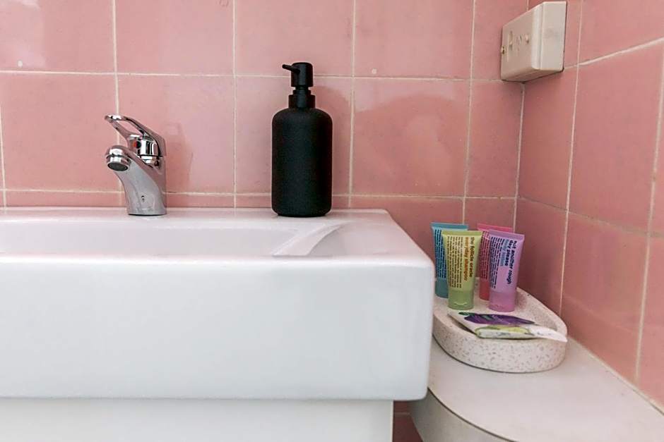 Black Swan Waterfront Motel