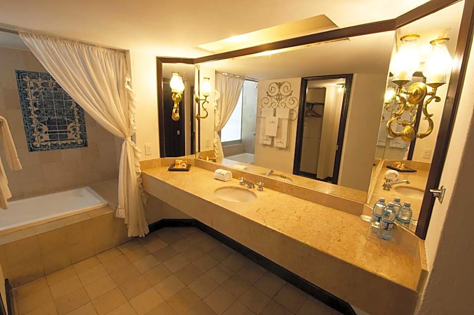 Country Hotel & Suites